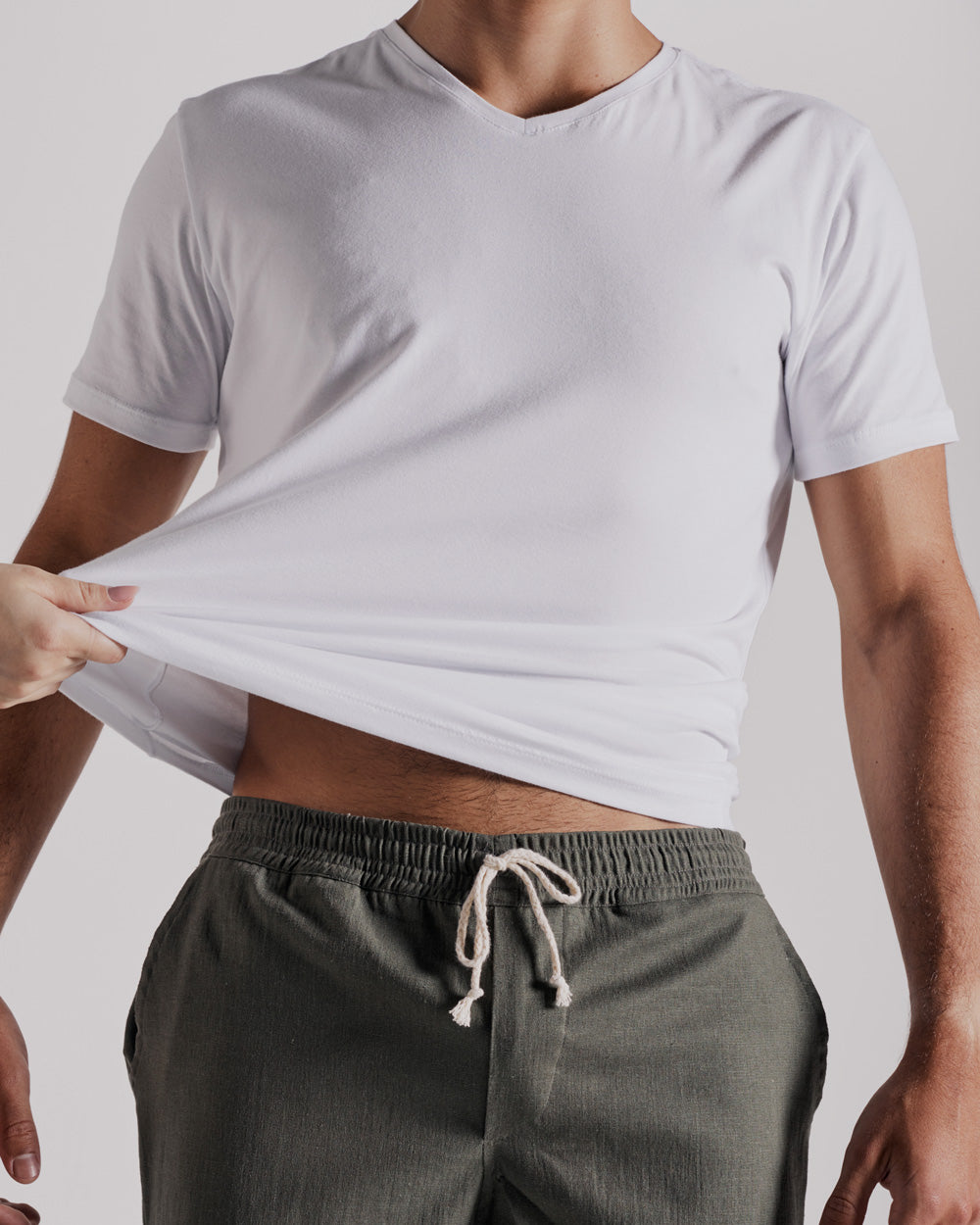 T-Shirt em Algodão Egípcio Gola "V" Cor Branco