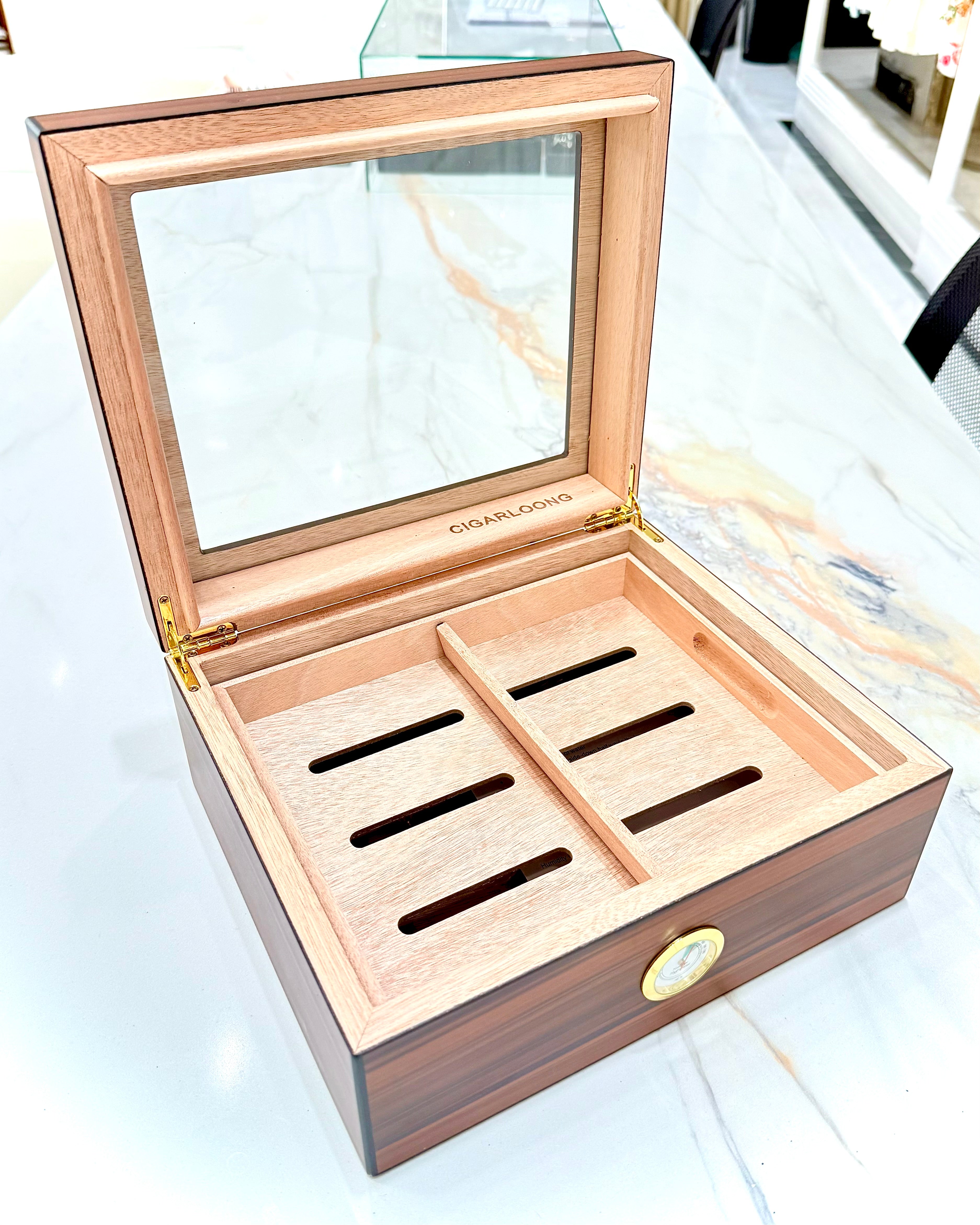 Humidor para Charutos em Radica com Vidro