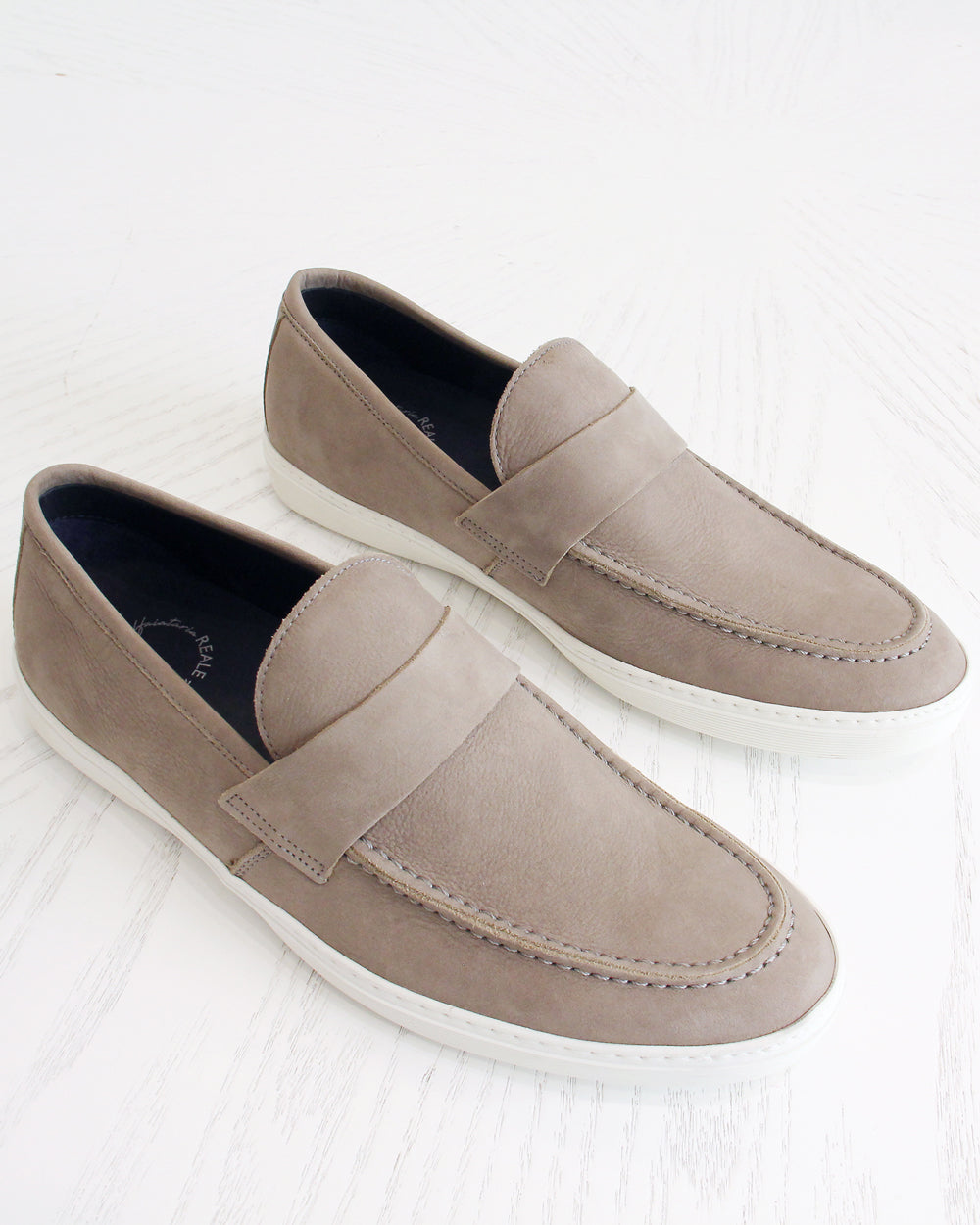 Boat Shoe com Gravata Nobuck Areia
