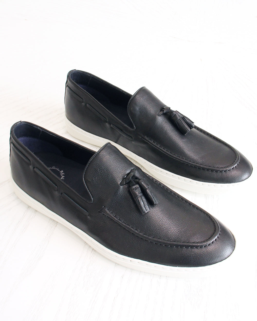 Boat Shoe com Pingente Preto