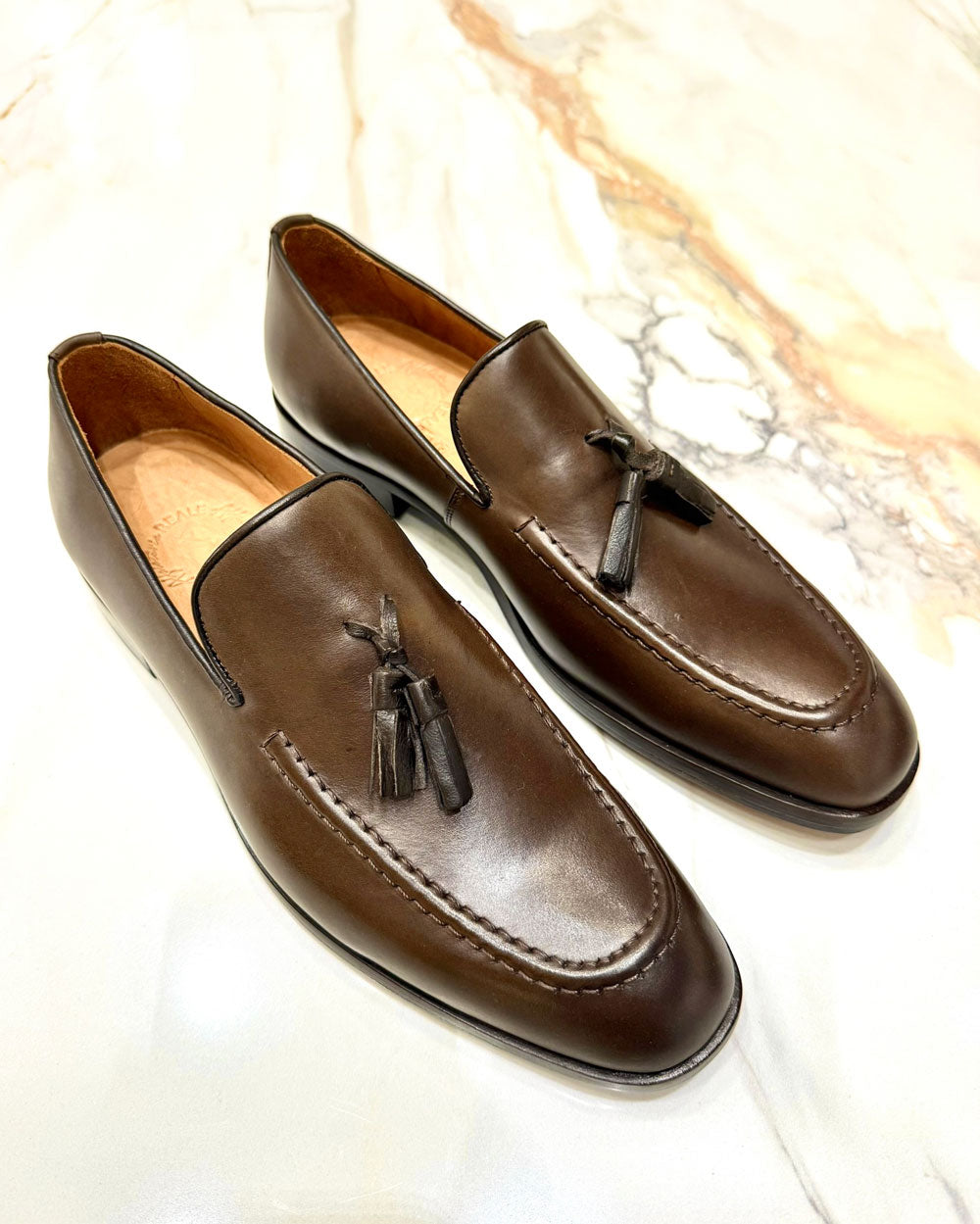 Mocassim Social Estilo Loafer Conhaque com Pingentes
