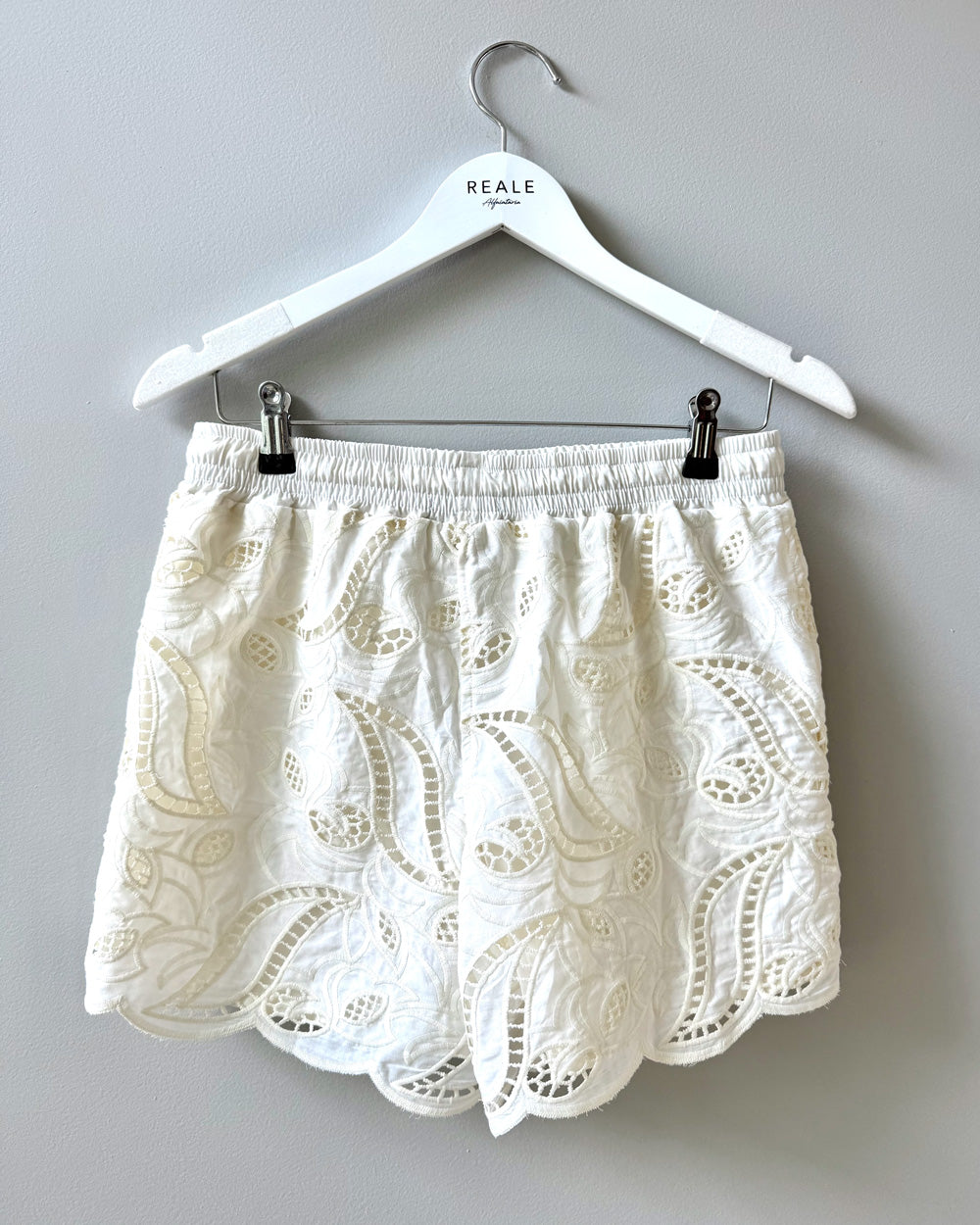 Short Feminino em Laise Off White