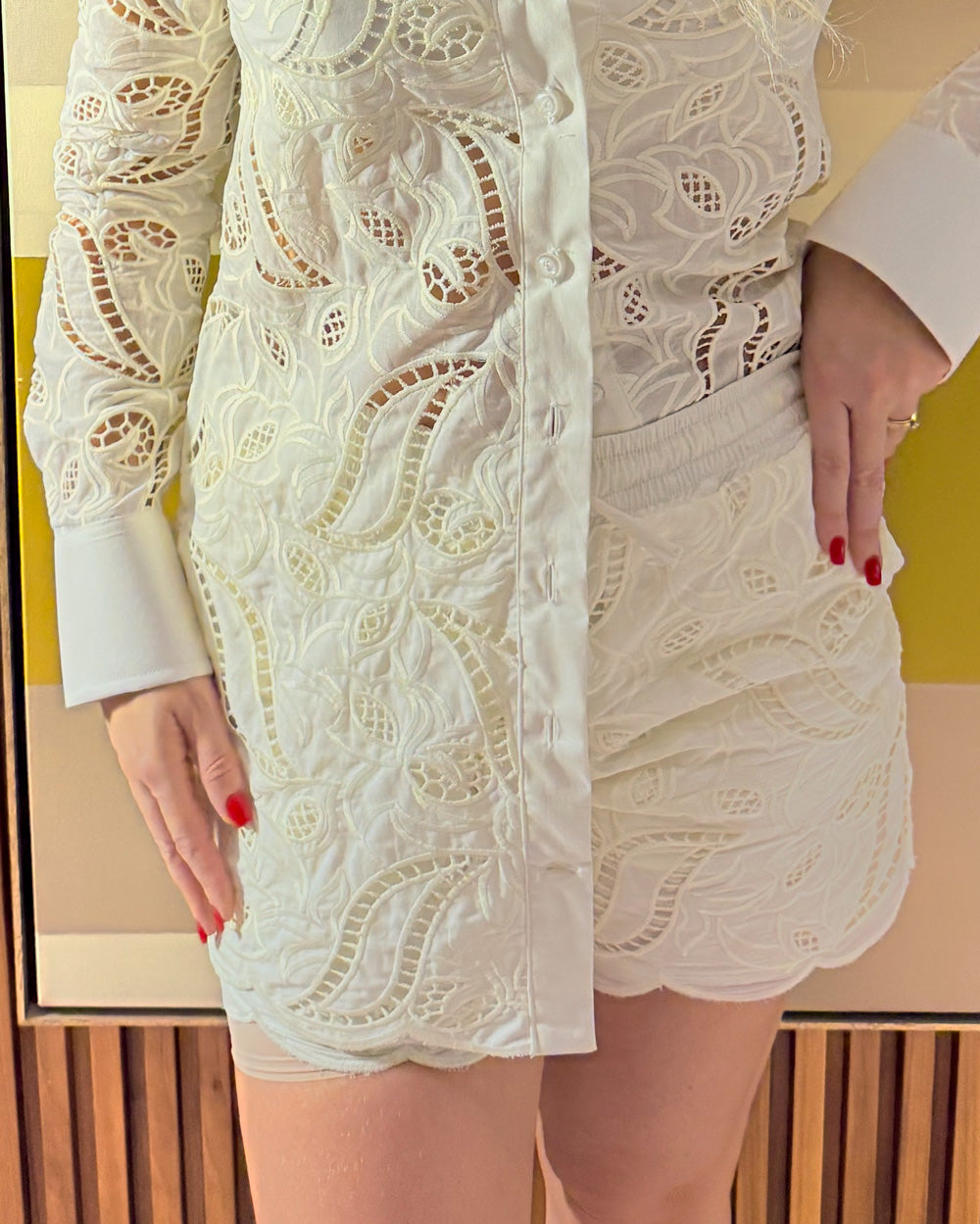 Short Feminino em Laise Off White