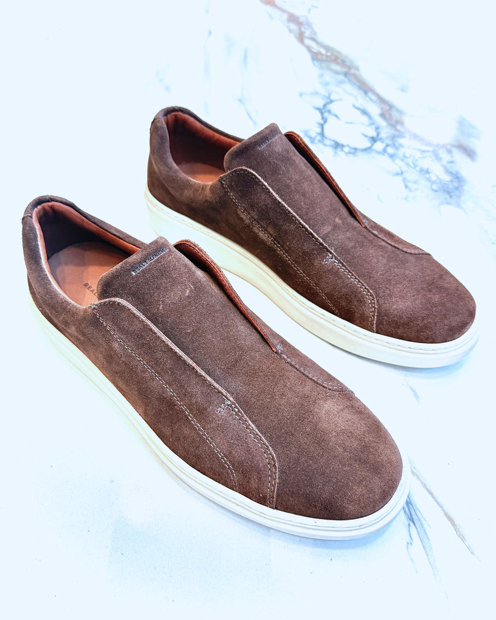 Tênis Slip-On em Camurça Café