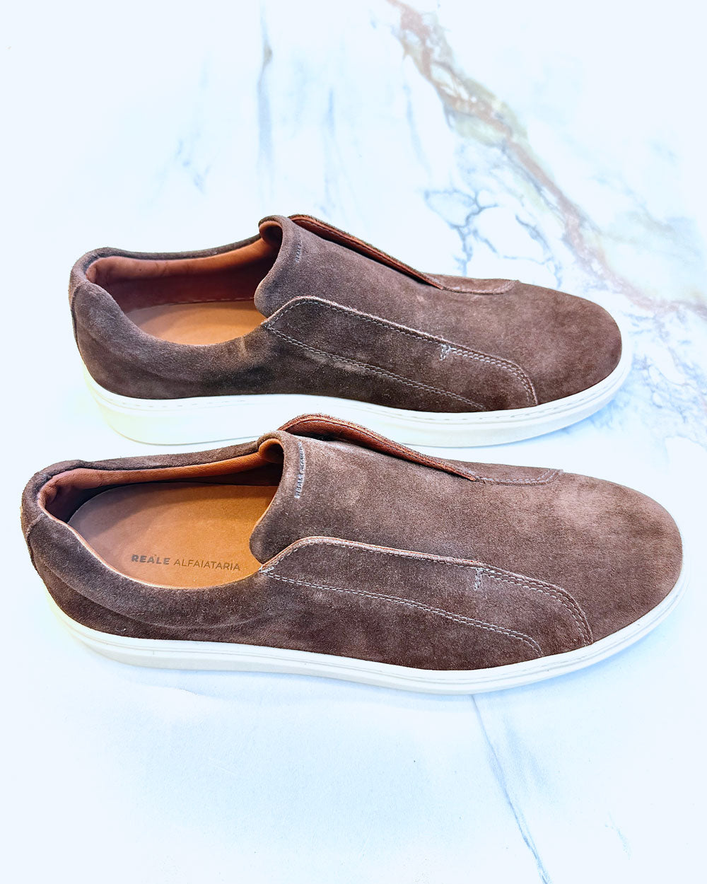 Tênis Slip-On em Camurça Café