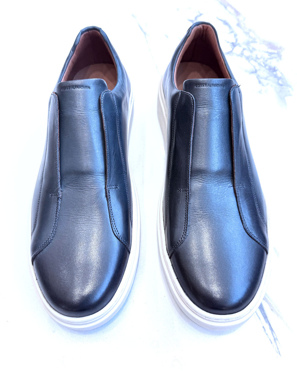 Tênis Slip-On em Couro Marinho