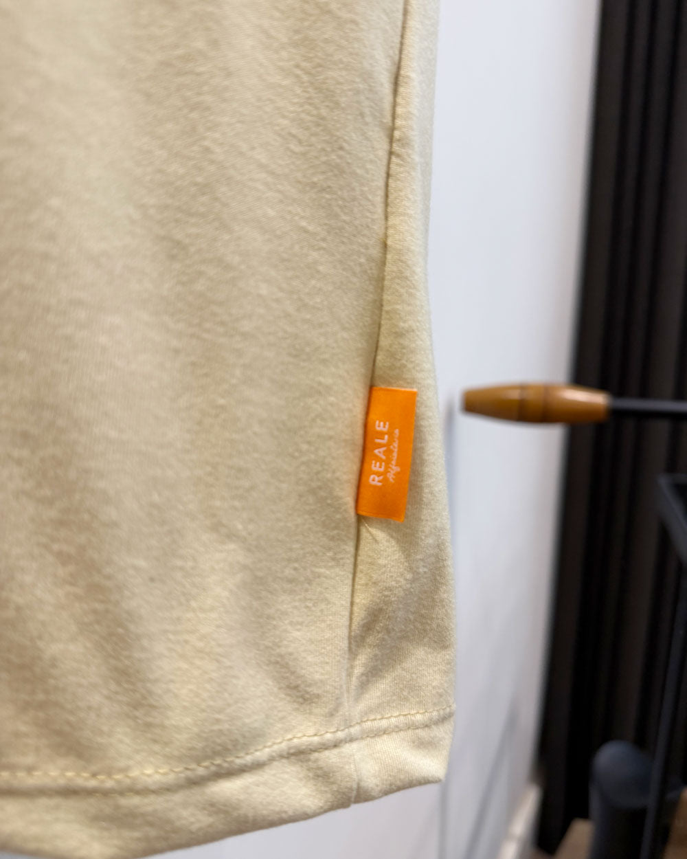 T-SHIRT BEGE VELLUTATO