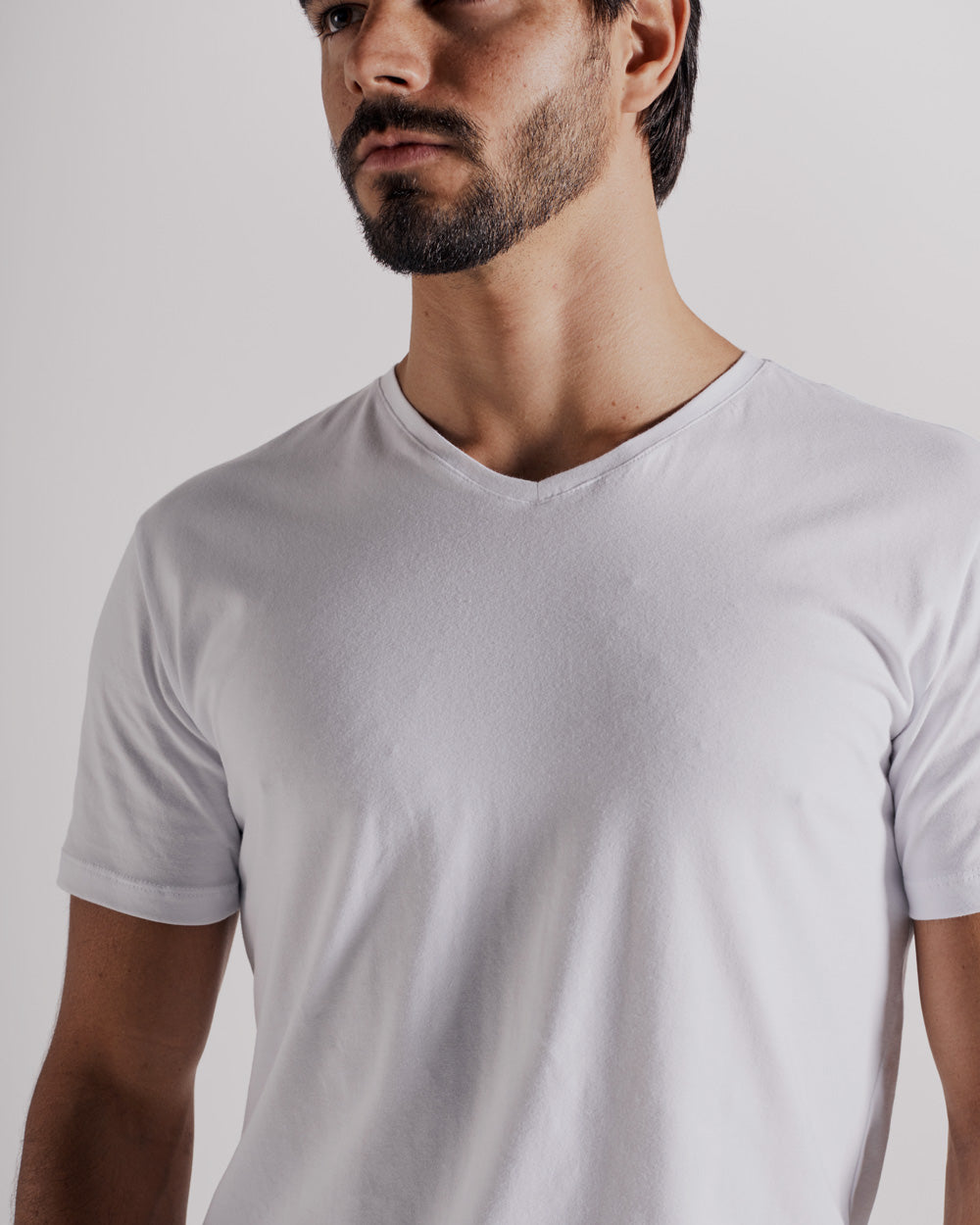 T-Shirt em Algodão Egípcio Gola "V" Cor Branco