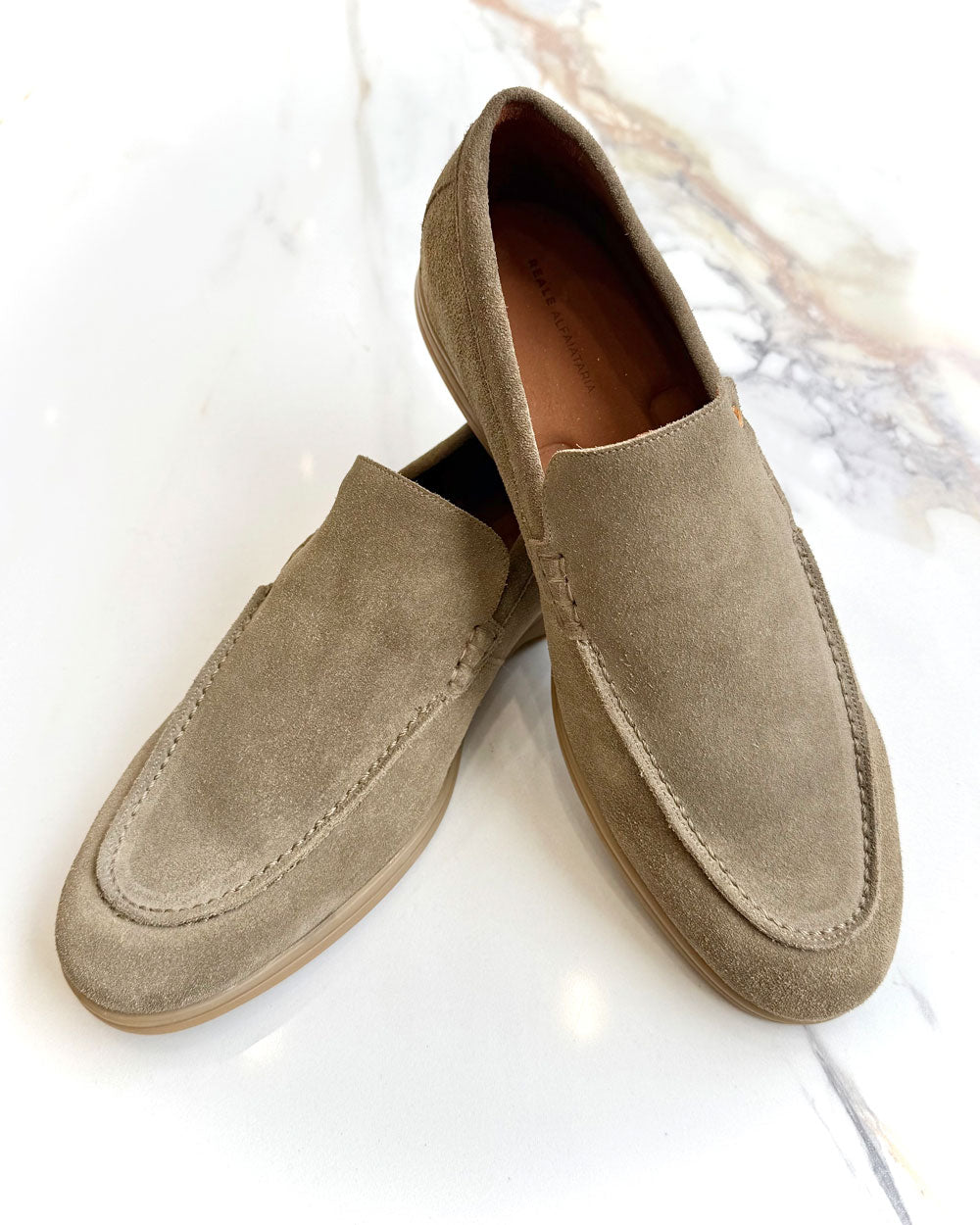 Mocassim Esportivo "RIVA" em Camurça Taupe