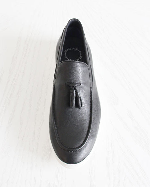 Boat Shoe com Pingente Preto