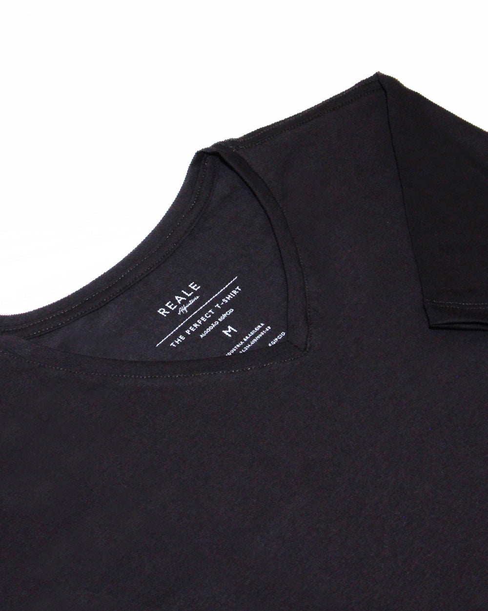 T-Shirt em Algodão Egípcio Gola "V" Cor Preto