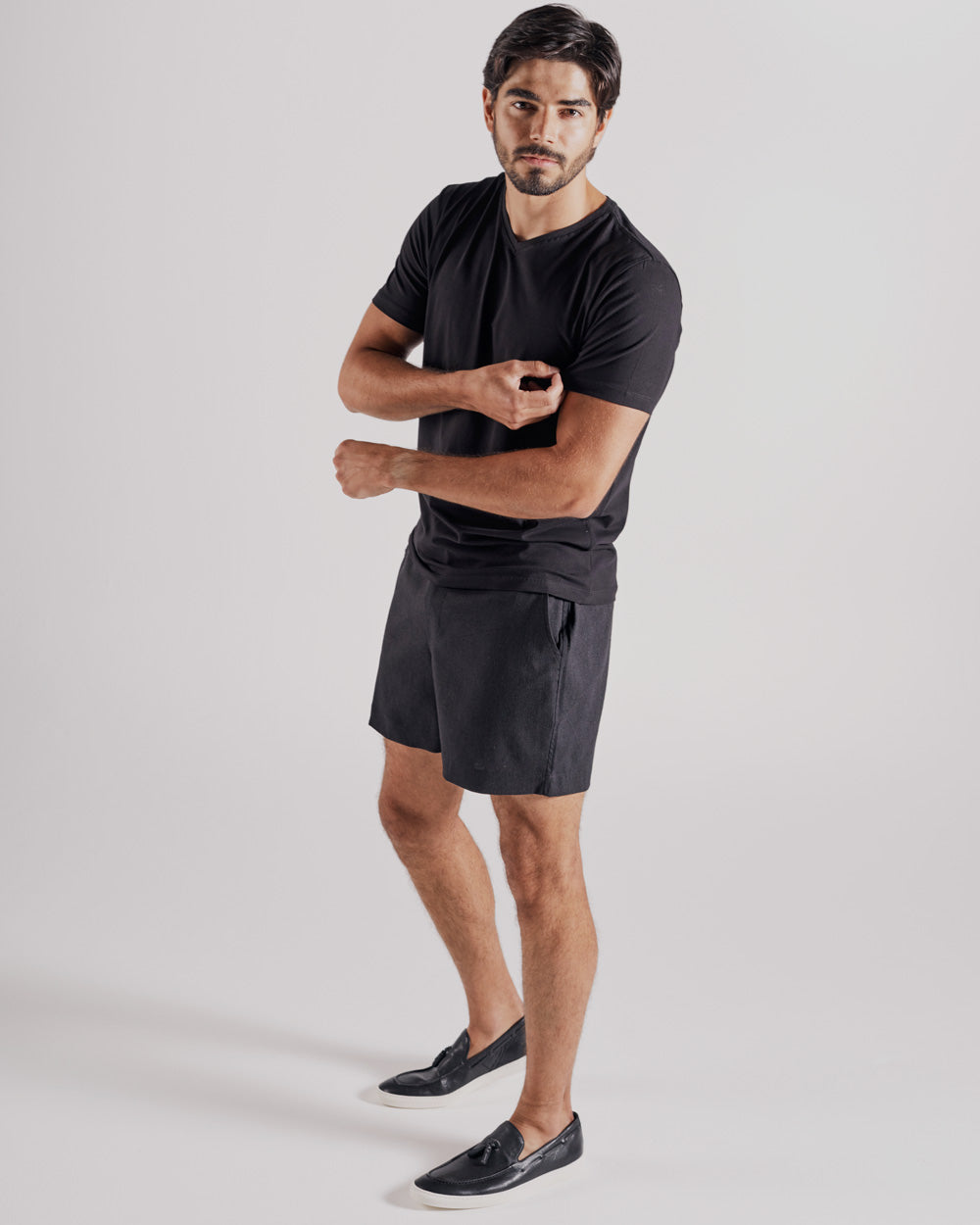 T-Shirt em Algodão Egípcio Gola "V" Cor Preto