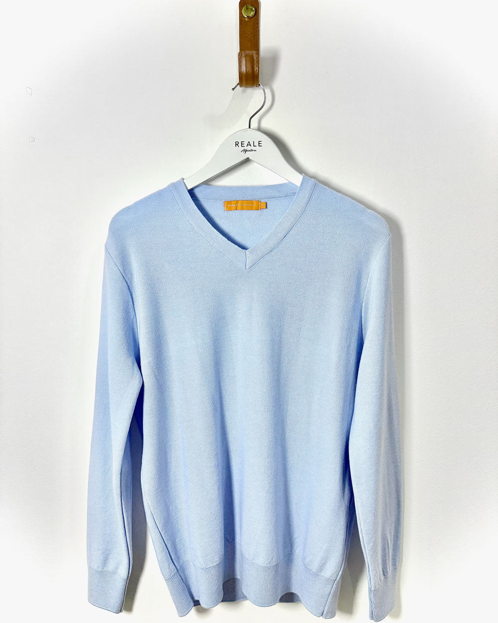 Pull Over Gola V em Tricot Modal Azul Claro