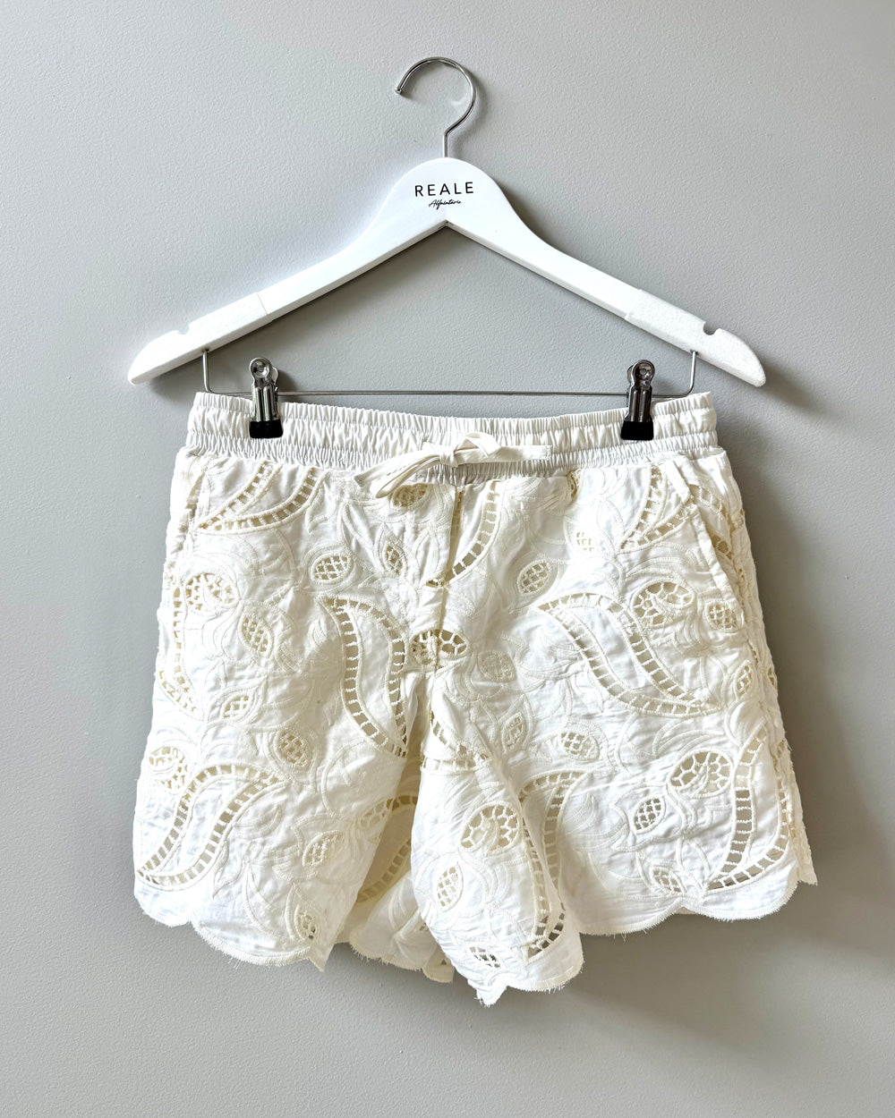 Short Feminino em Laise Off White