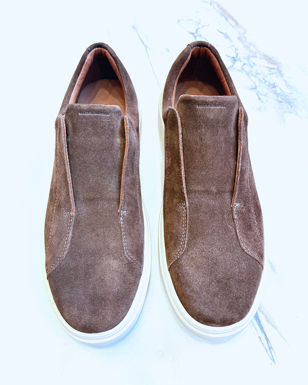 Tênis Slip-On em Camurça Café