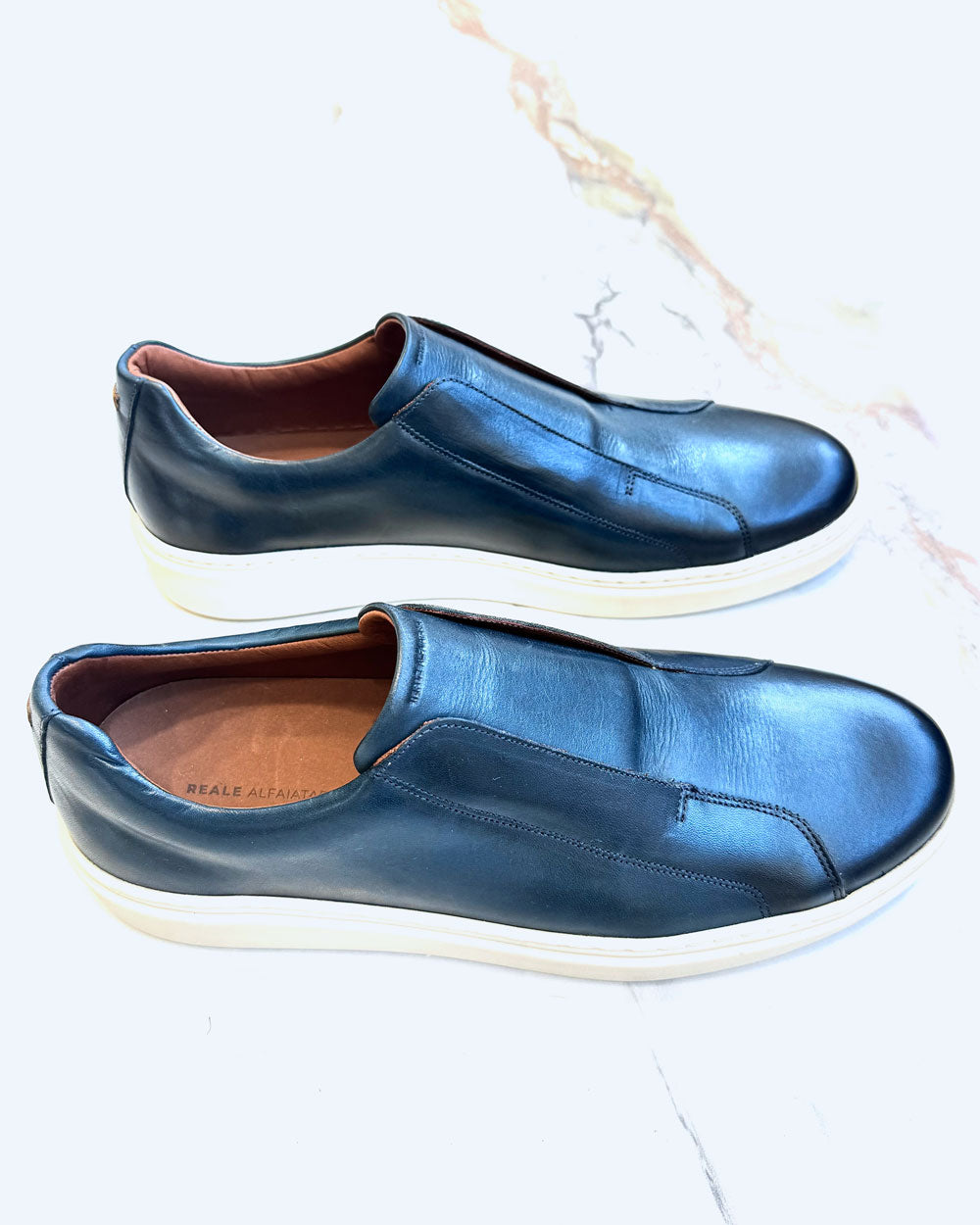 Tênis Slip-On em Couro Marinho